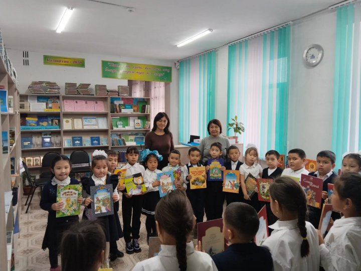 "Кітапханаға саяхат" атты кітапхана  сағатын өткізді.