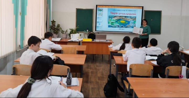 15 қараша «Ұлттық валюта күніне»  орай, мектеп кітапханашылары «Теңге-ұлттық құндылық» атты кітап көрмесін өткізді.