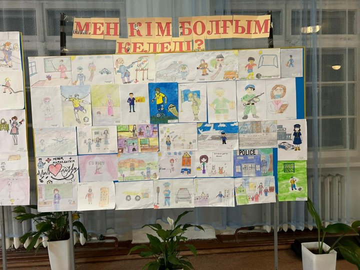 Мектебімізде кәсіби бағдар беруге байланысты, 02.12-06.12 күндері аралығында “Мен кім болғым кедеді?” тақырыбындағы суреттер мен эсселер байқауы өтті. #Біртұтас_тәрбие_Абай_облысы_Семей #АПҚО_Абай_облысы_Семей