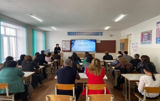 2025 жылдың 23 қаңтар күні  "Қайрат Рысқұлбеков атындағы №33 ЖОББМ» КММ базасында оқу-тәрбие процесіндегі нормативтік құқықтық актілер бойынша мұғалімдерге жиналыс өткізілді.